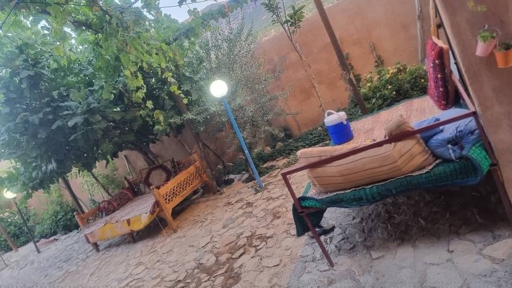 بومگردی طلوع بهشت در بهشت گمشده کامفیروز - اتاق بلوط 