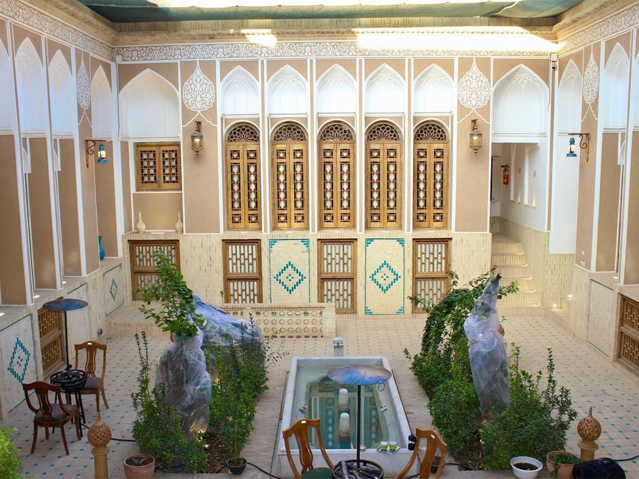 بومگردی عزیزخان در یزد - اتاق عزیز