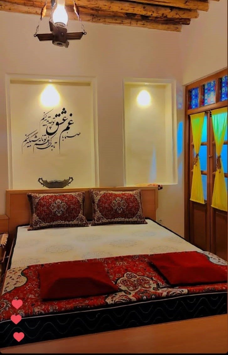 بومگردی پیرسوک در خیابان حسینی شیراز - اتاق مه لقا ملاح-1