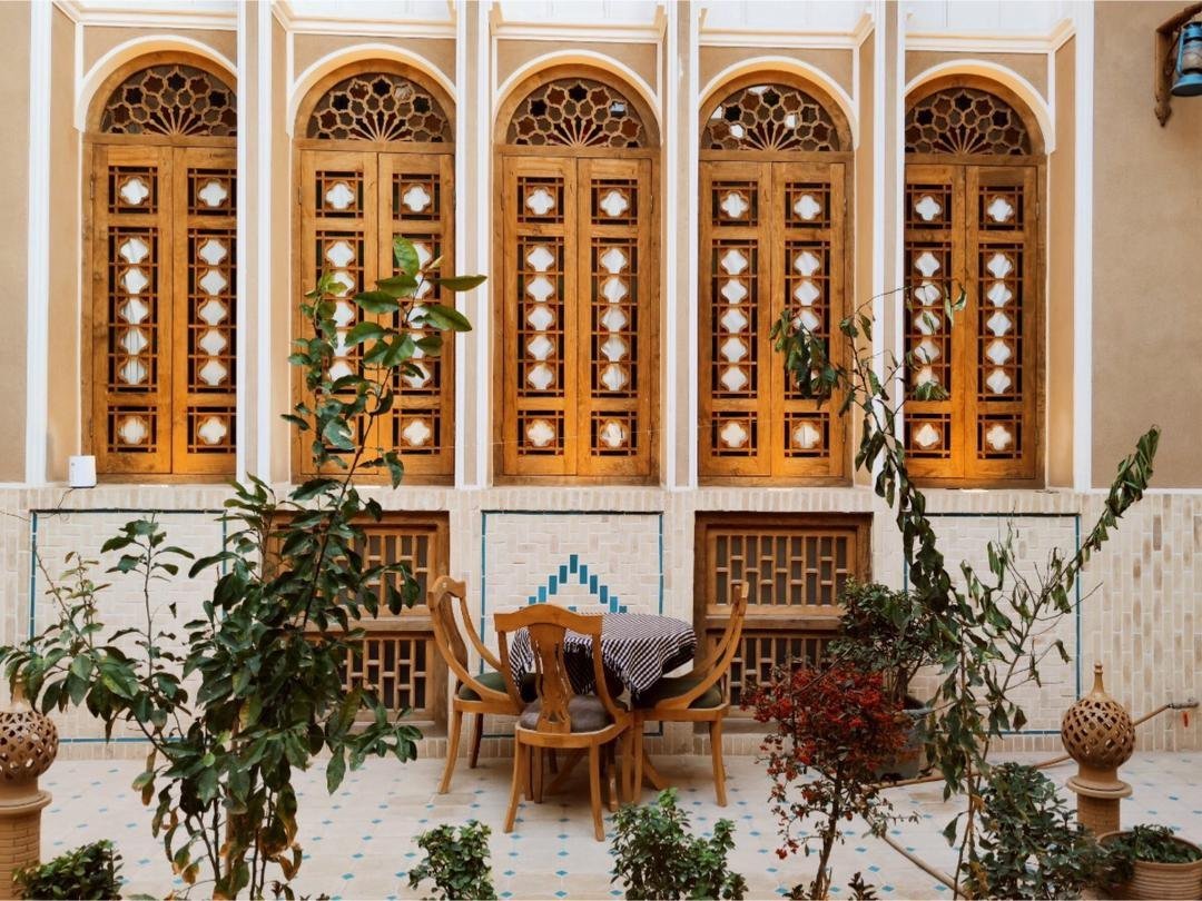 بومگردی عزیزخان در یزد - اتاق عزیز-8