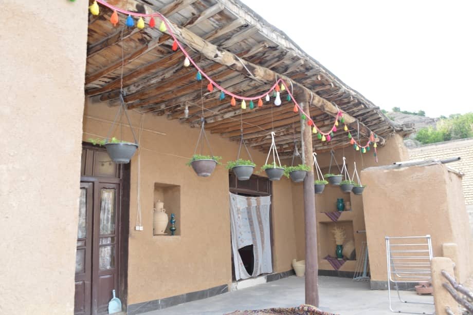 بومگردی گینای در روستای کاهکش سامان - واحد 4-8
