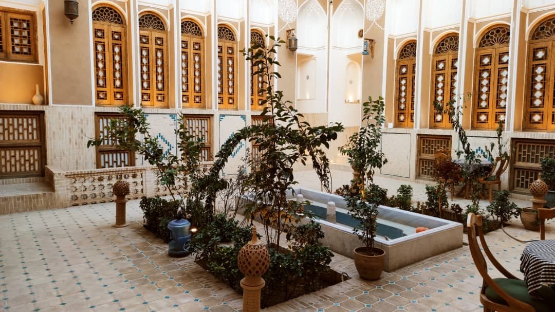 بومگردی عزیزخان در یزد - اتاق نبات-9