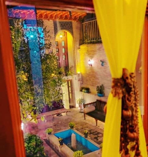 بومگردی پیرسوک در خیابان حسینی شیراز - اتاق مه لقا ملاح-9