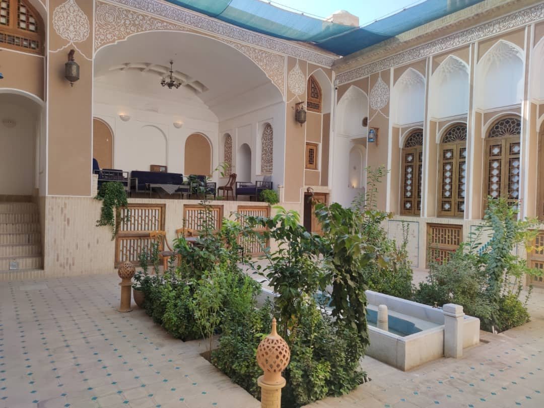 بومگردی عزیزخان در یزد - اتاق نبات-8