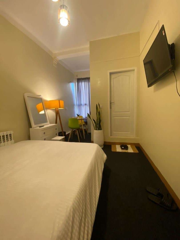 سوئیت یاس فاطمی تهران (202)